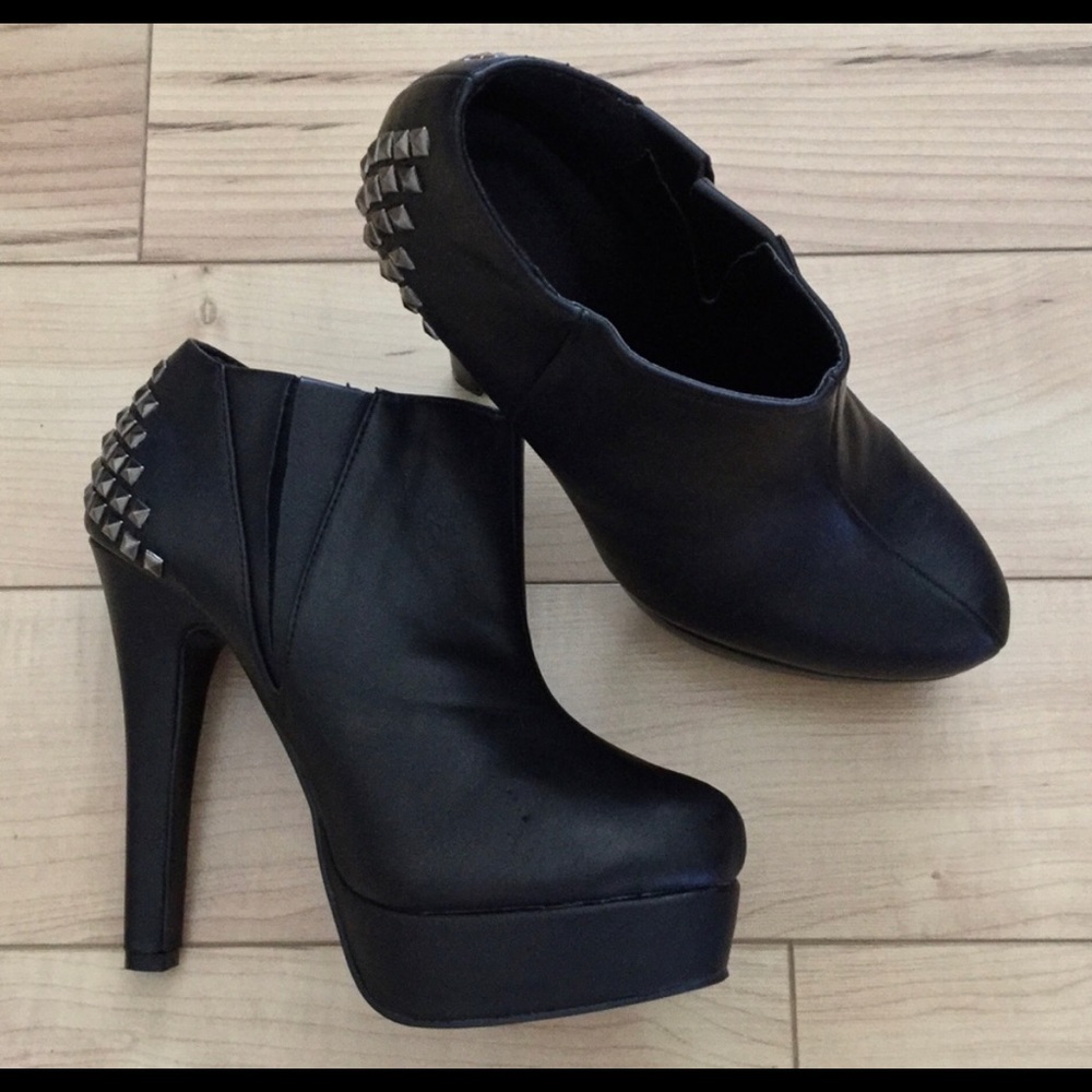 Madden Girl Booties 8.5 - fit like 9.
